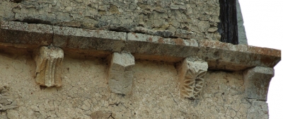 Canecillos prerrománicos del muro sur de la iglesia de Cicujano