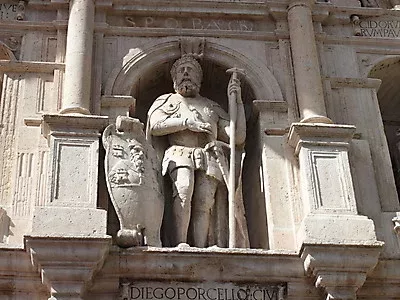 Estatua de Diego Rodríguez Porcelos en el arco de Santa María de Burgos