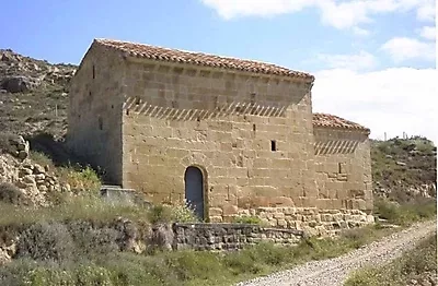 Fachada sur ermita San Martín de la Nava en San Vicente de la Sonsierra (La Rioja)