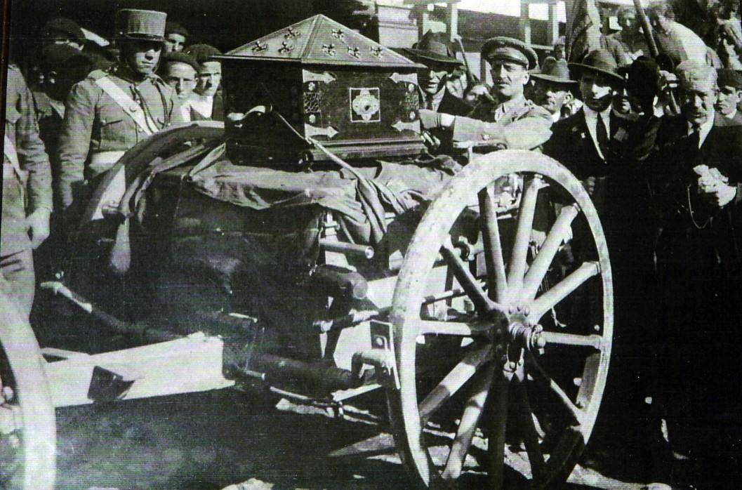 Arca con las cabezas de los siete infantes de Lara en la procesión de 1924