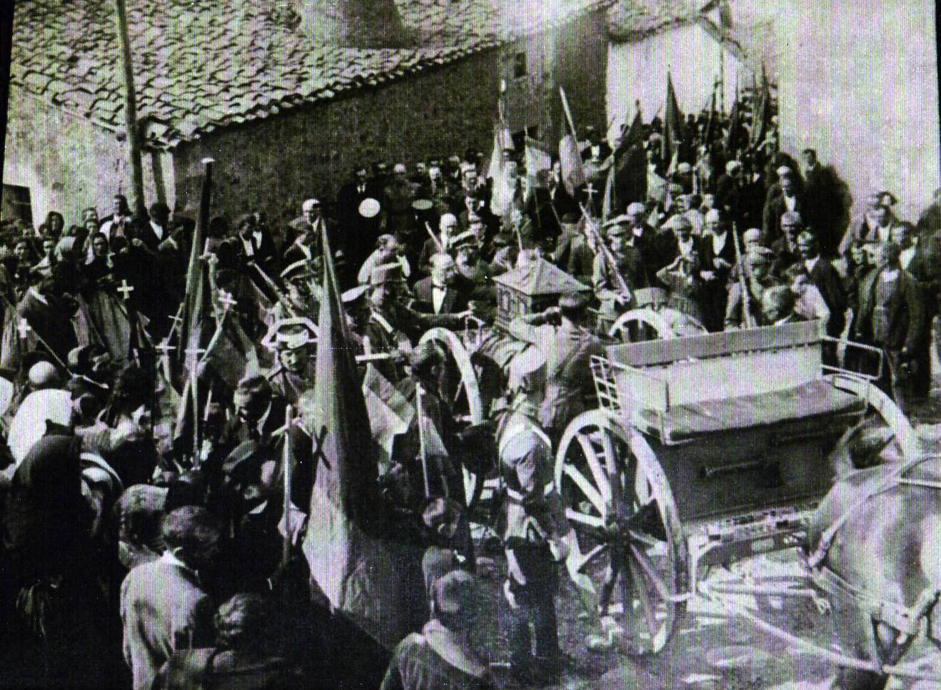Procesión de los restos exhumados de los siete infantes de Lara en Salas de los Infantes (1924)