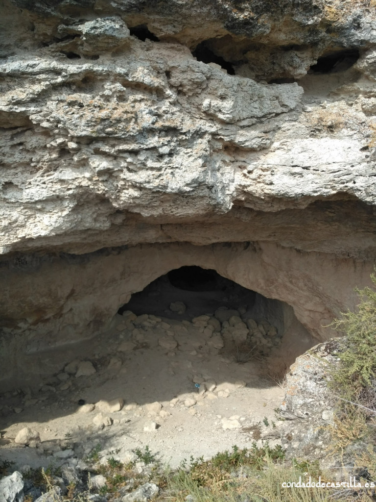 Cueva más hacia el este
