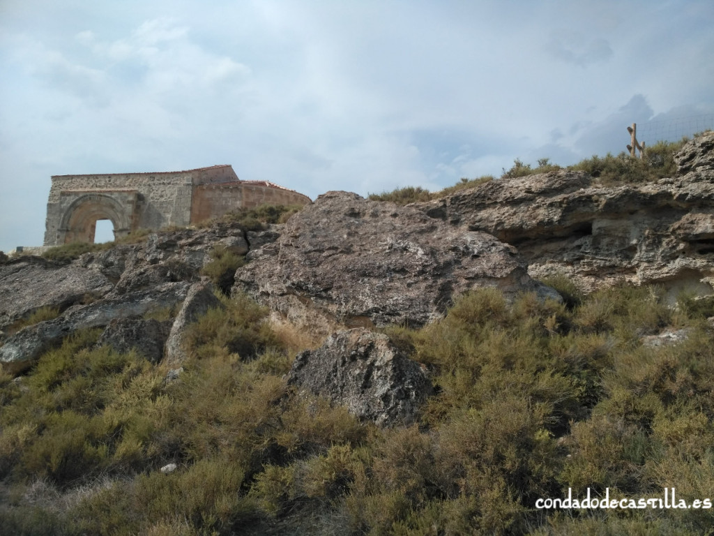 Ermita de San Miguel desde las cuevas
