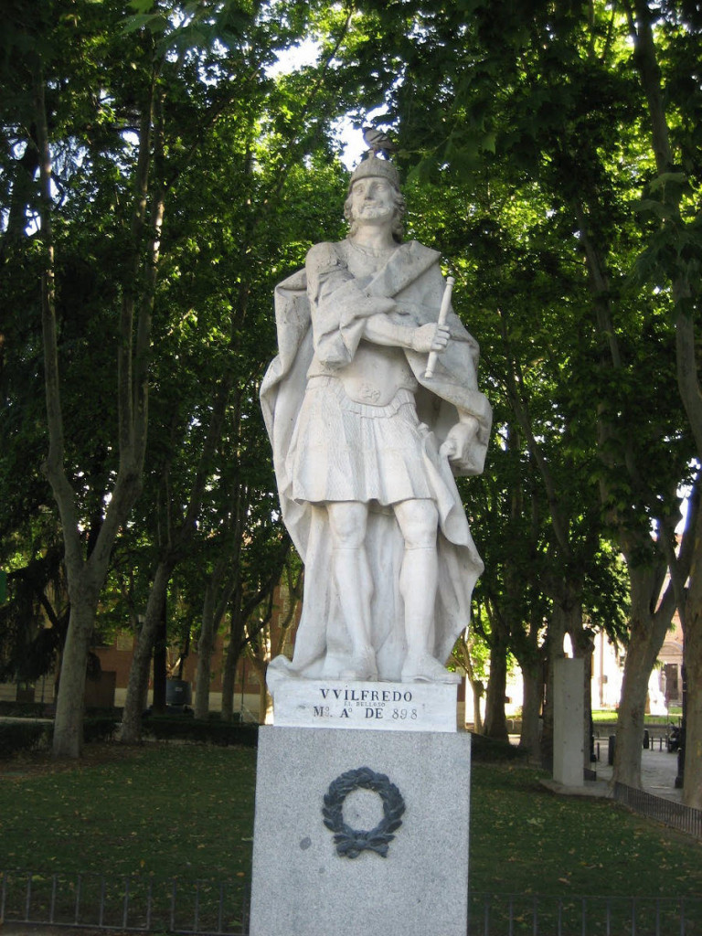 Estatua de Wifredo el Velloso en la Plaza de Oriente de Madrid