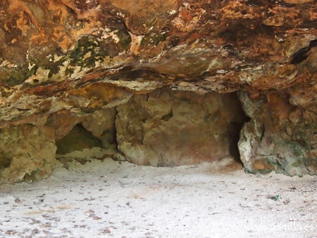 Interior de la Cueva Grande de Cillaperlata