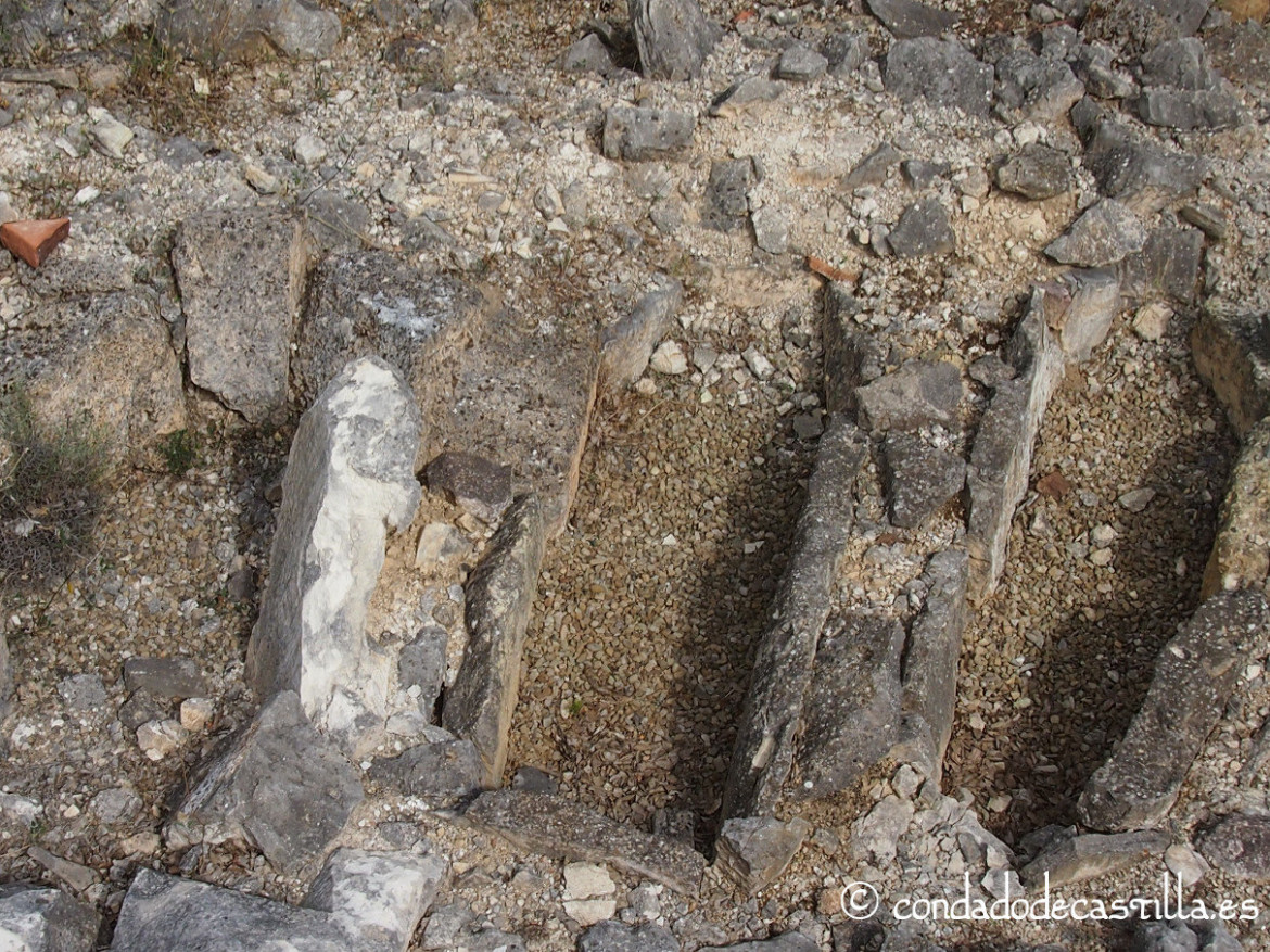Sepulturas de lajas Santa María de Mijangos