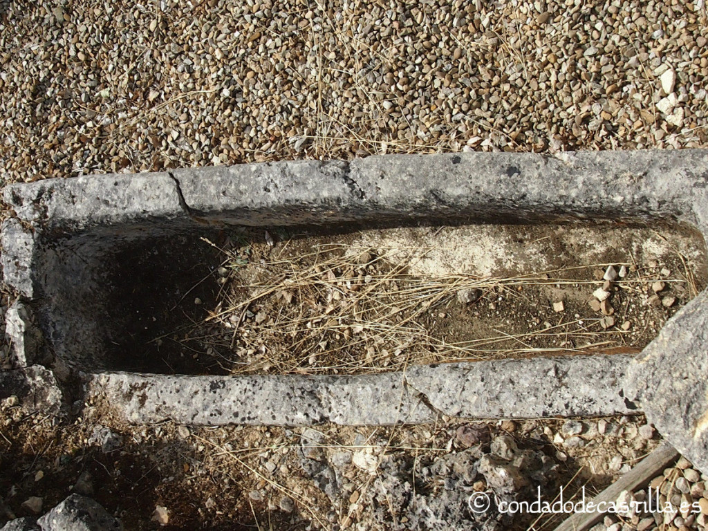 Tumba excavada en la roca de Santa María de Mijangos