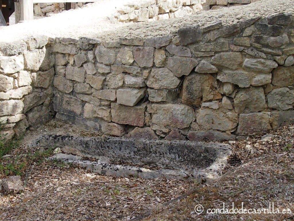 Tumba excavada en la roca en Santa María de Mijangos