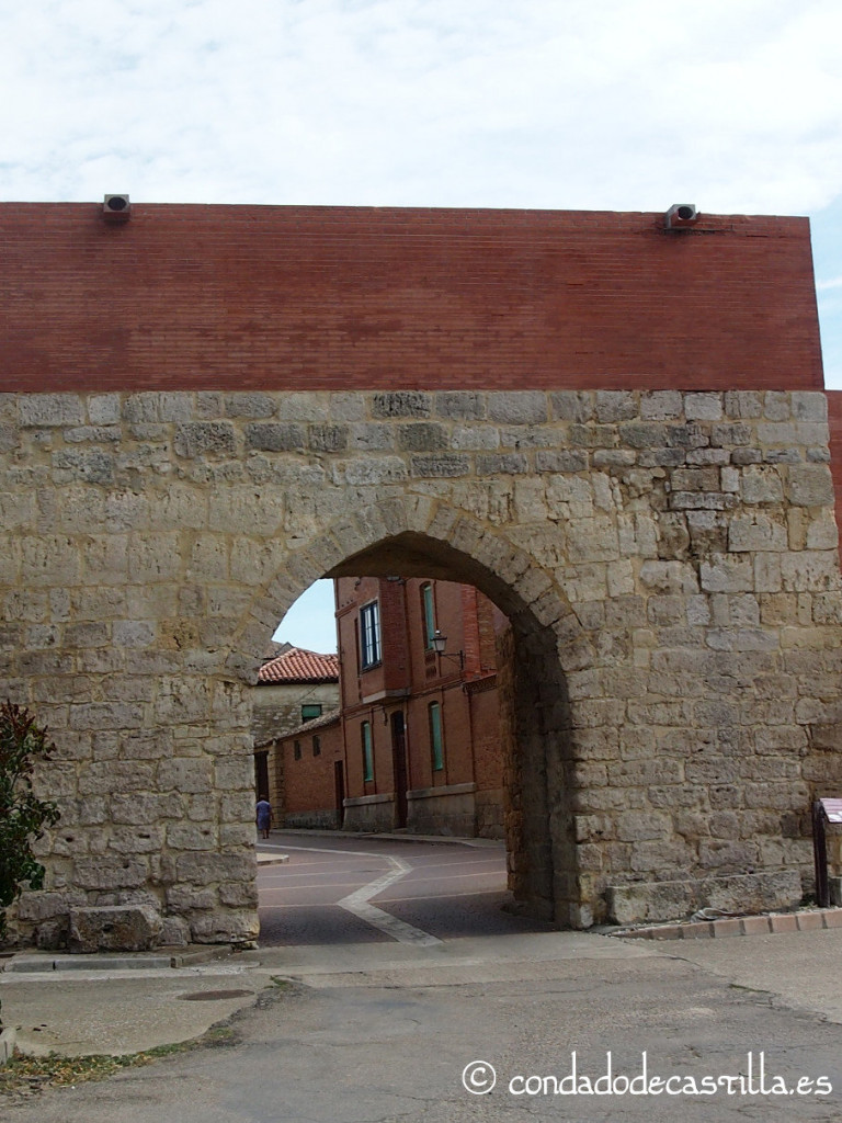 Arco del Caño de la muralla medieval de Támara de Campos