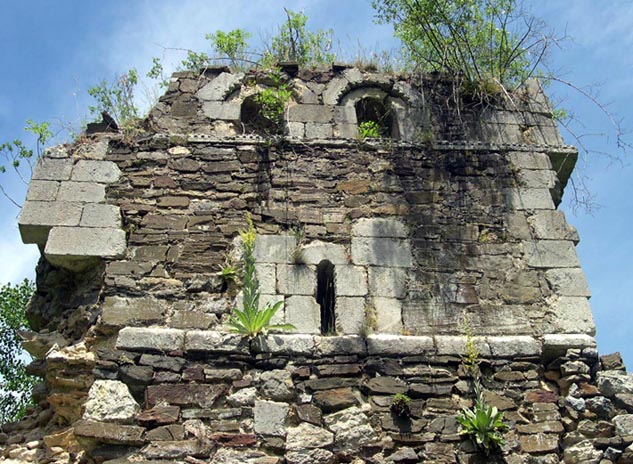 Restos románicos del monasterio de San Román de Entrepeñas