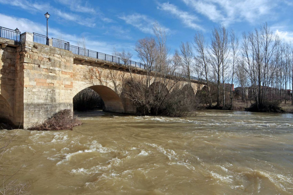 Puente sobre el río Esla en Mansilla de las Mulas (León)