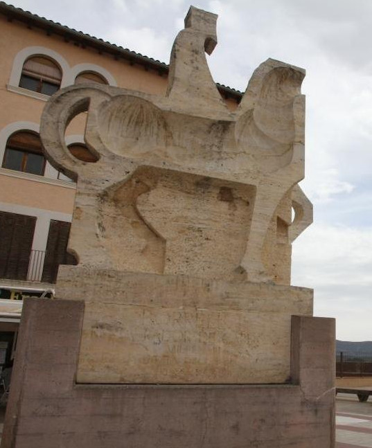 Escultura ecuestre de Borrell II en Cardona