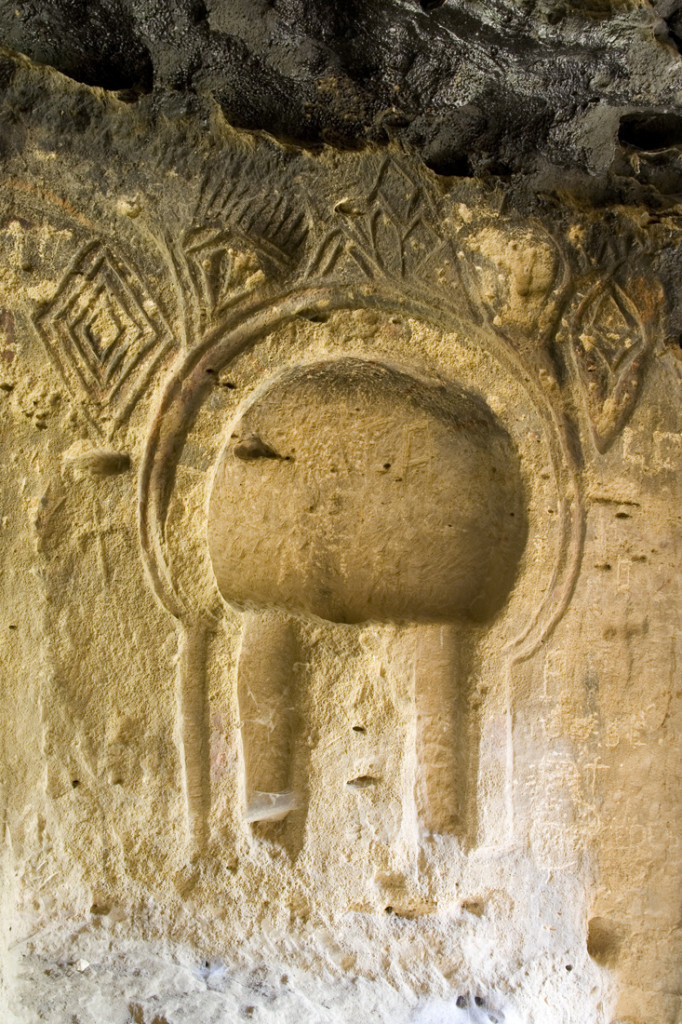 Altar derecho del interior de la Cueva de los Siete Altares