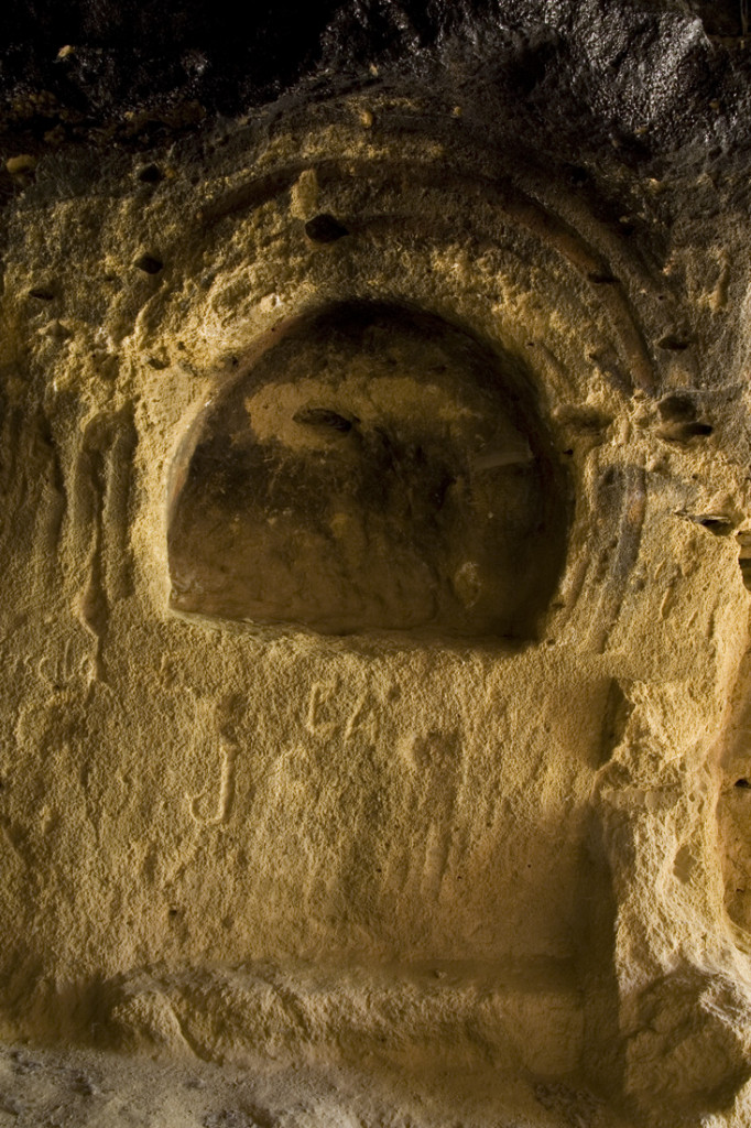 Altar izquierdo del interior de la Cueva de los Siete Altares