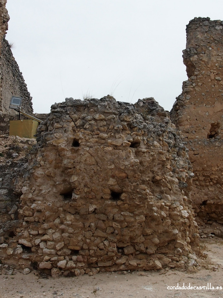 Restos torre s. X de San Martín de Fuentidueña