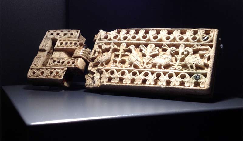 Broche de hueso altomedieval de Santa María de Hito