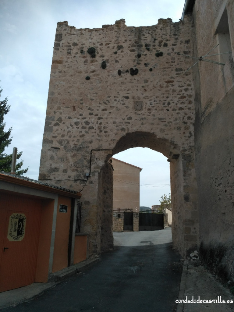 Puerta de La Calzada de la muralla de Fuentidueña