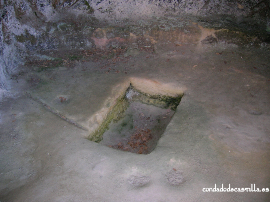 Baptisterio en la Cueva de la Vieja de Presillas de Bricia