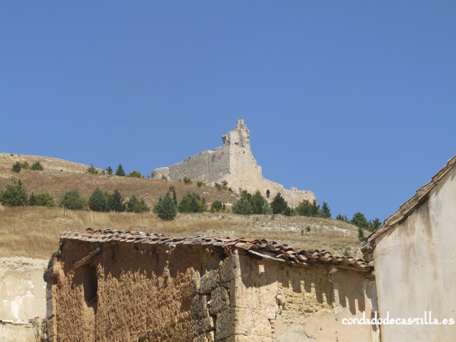 Castillo de Castrojeriz desde el pueblo