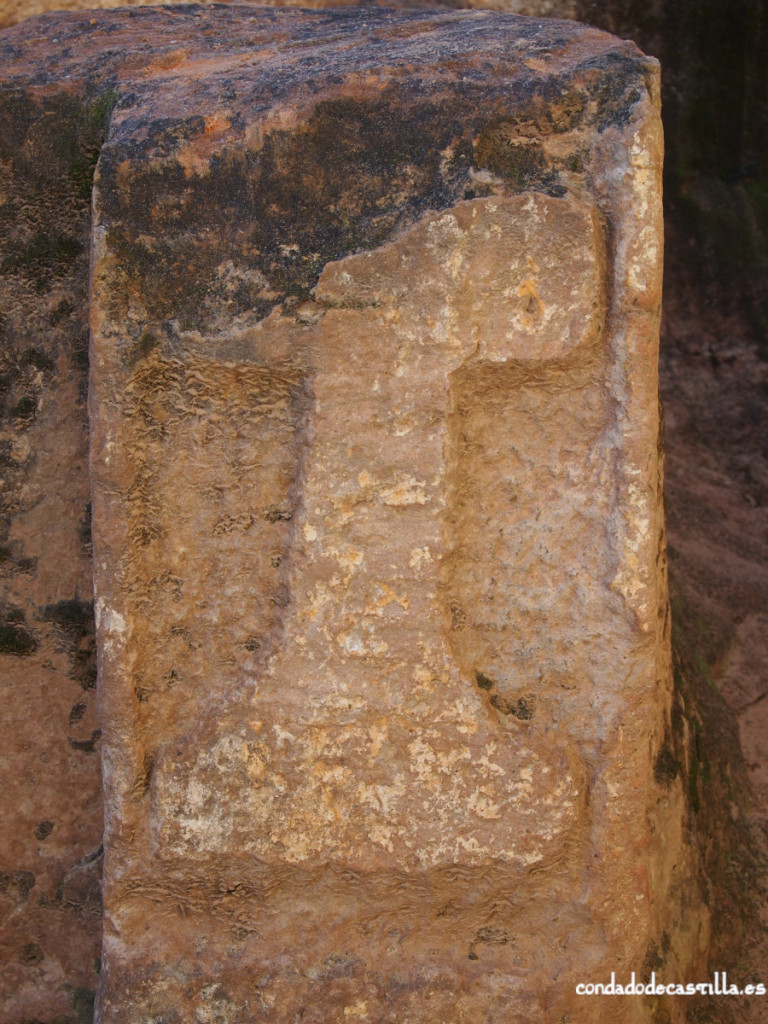 Cruz grabada en el eremitorio de San Pedro de Argés