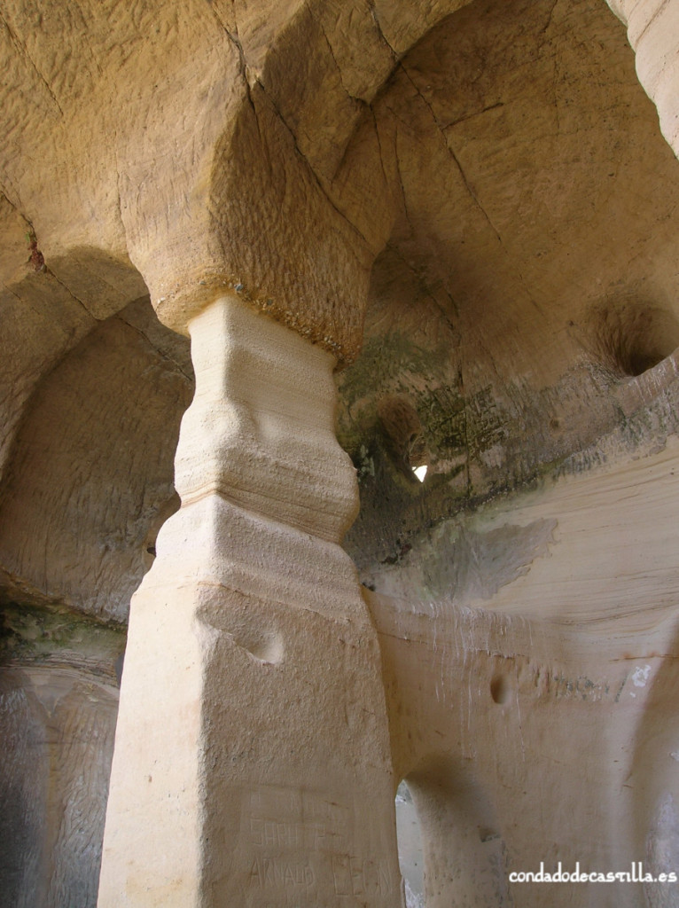 Columna tallada de San Miguel de Presillas de Bricia