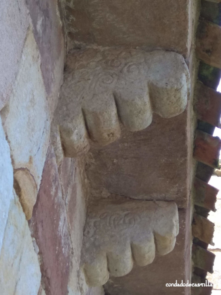 Decoración de modillones del muro norte del ábside de Santa Leocadia de Helguera