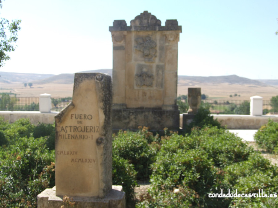 Monumento al milenario del Fuero de Castrojeriz en la Plaza de los Fueros