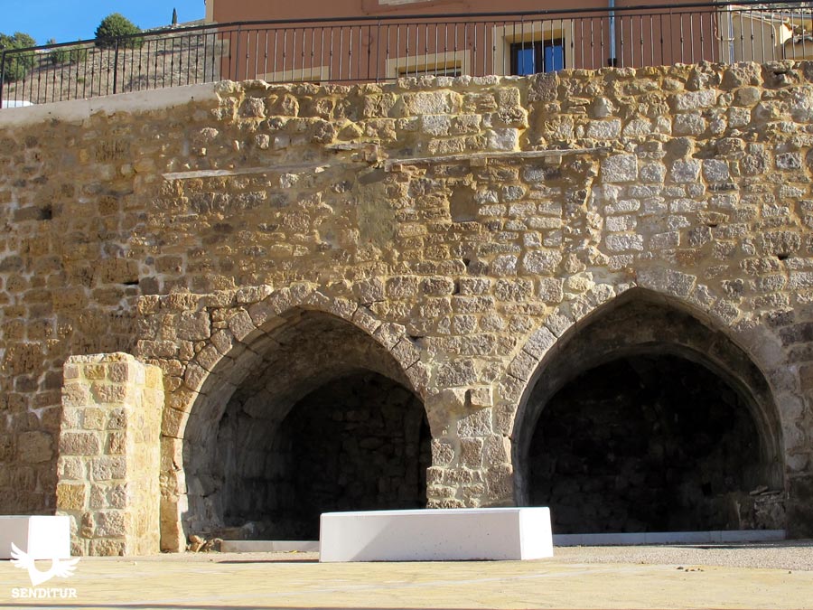 Restos de muralla y fuentes en Castrojeriz