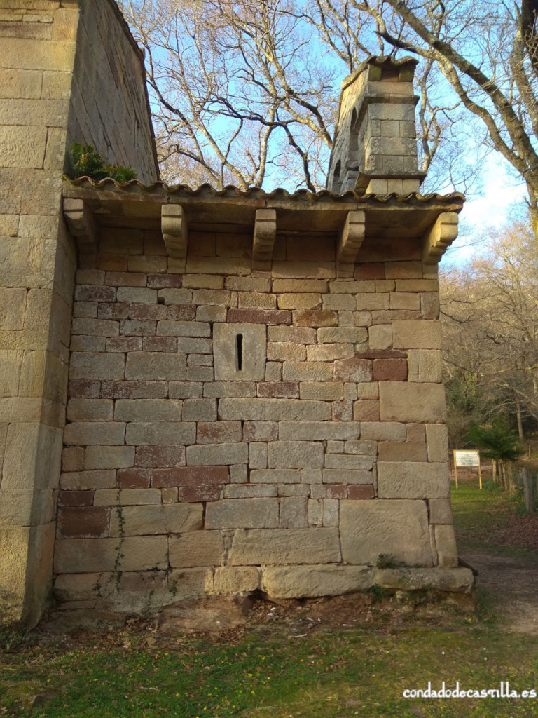 Muro sur del ábside de San Román de Moroso