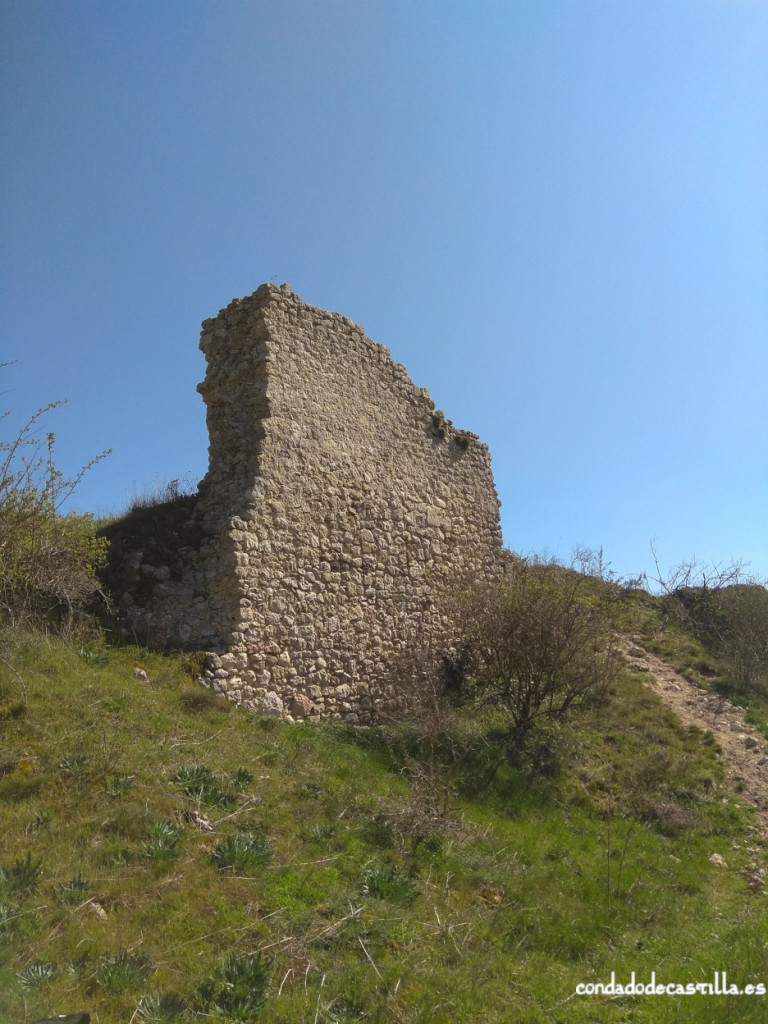 Muro en el acceso norte al castillo de Ubierna