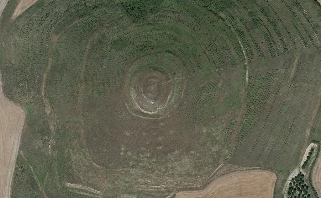 Imagen de satélite del cerro de Mirabel donde estuvo emplazado el castillo de Grañón