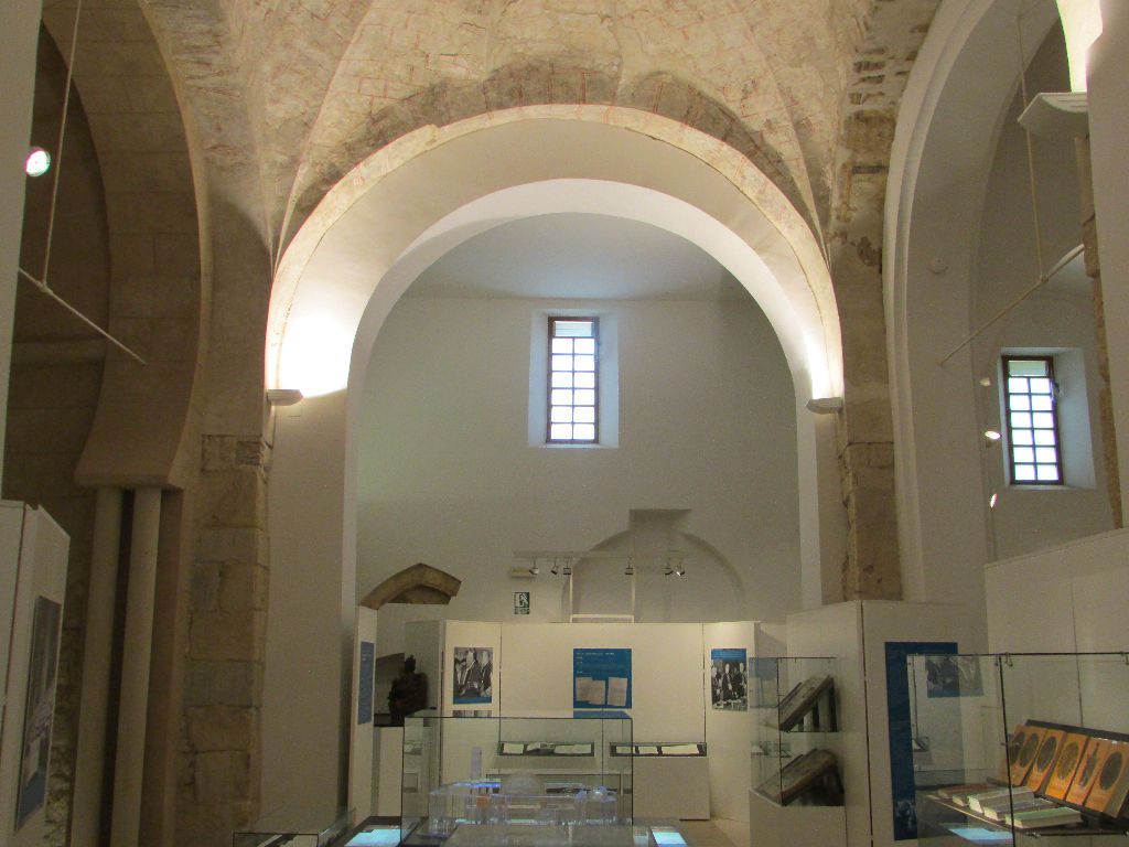Interior de la iglesia de San Salvador de Palat del Rey