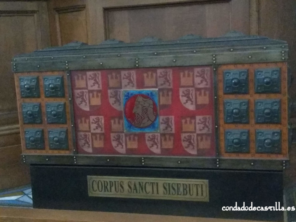 Reproducción moderna del arca con los restos de San Sisebuto en San Pedro de Cardeña