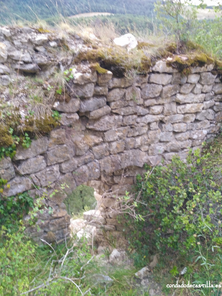 Puerta de acceso al castillo de Astúlez desde el interior