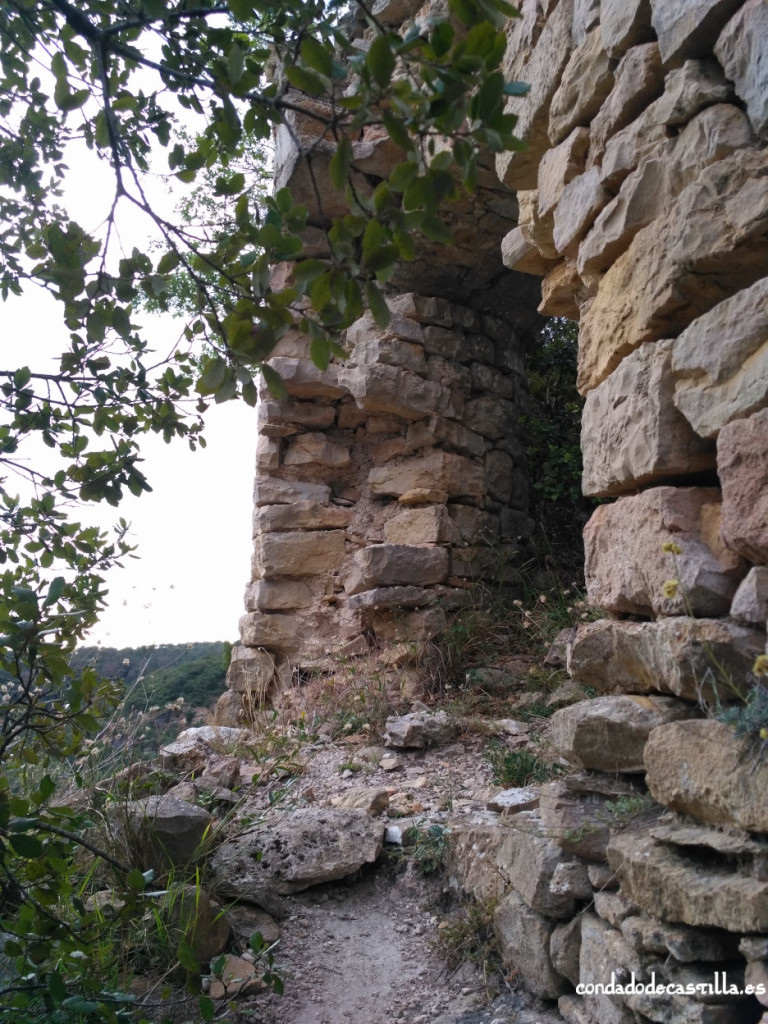 Puerta de acceso al castillo de Astúlez