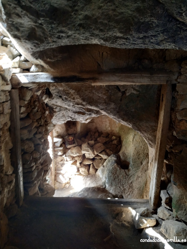 Acceso a la parte rupestre de San Juan de Socueva