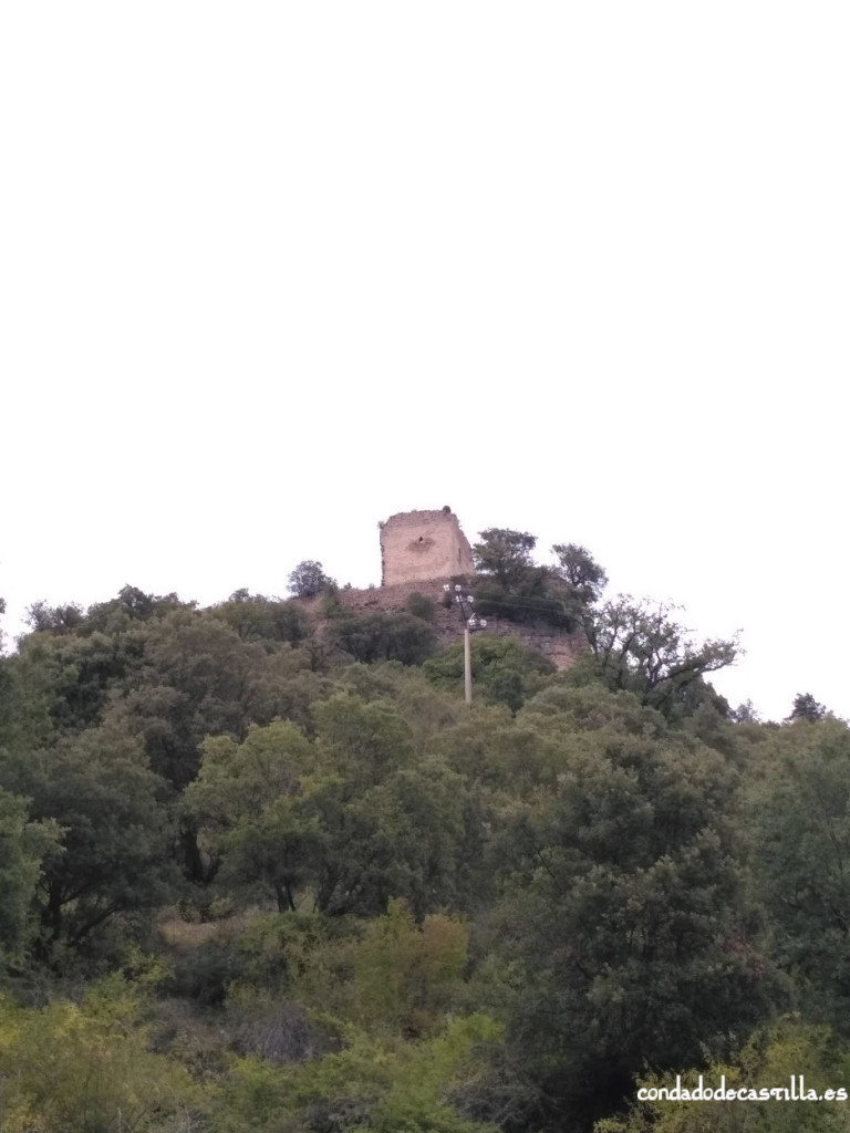 Castillo de Astúlez desde el pueblo