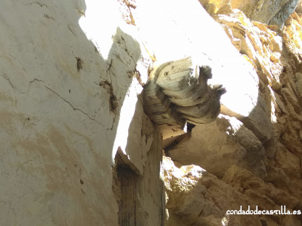 Modillón de estilo prerrománico en madera de San Juan de Socueva