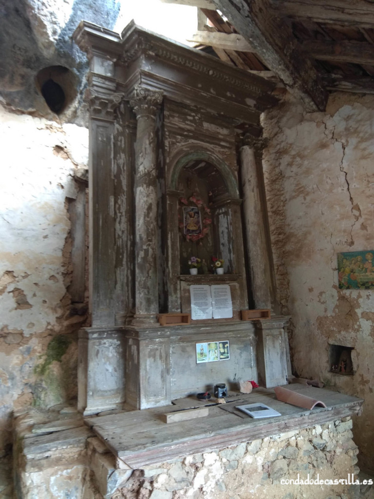 Retablo siglo XIX en el atrio de San Juan de Socueva