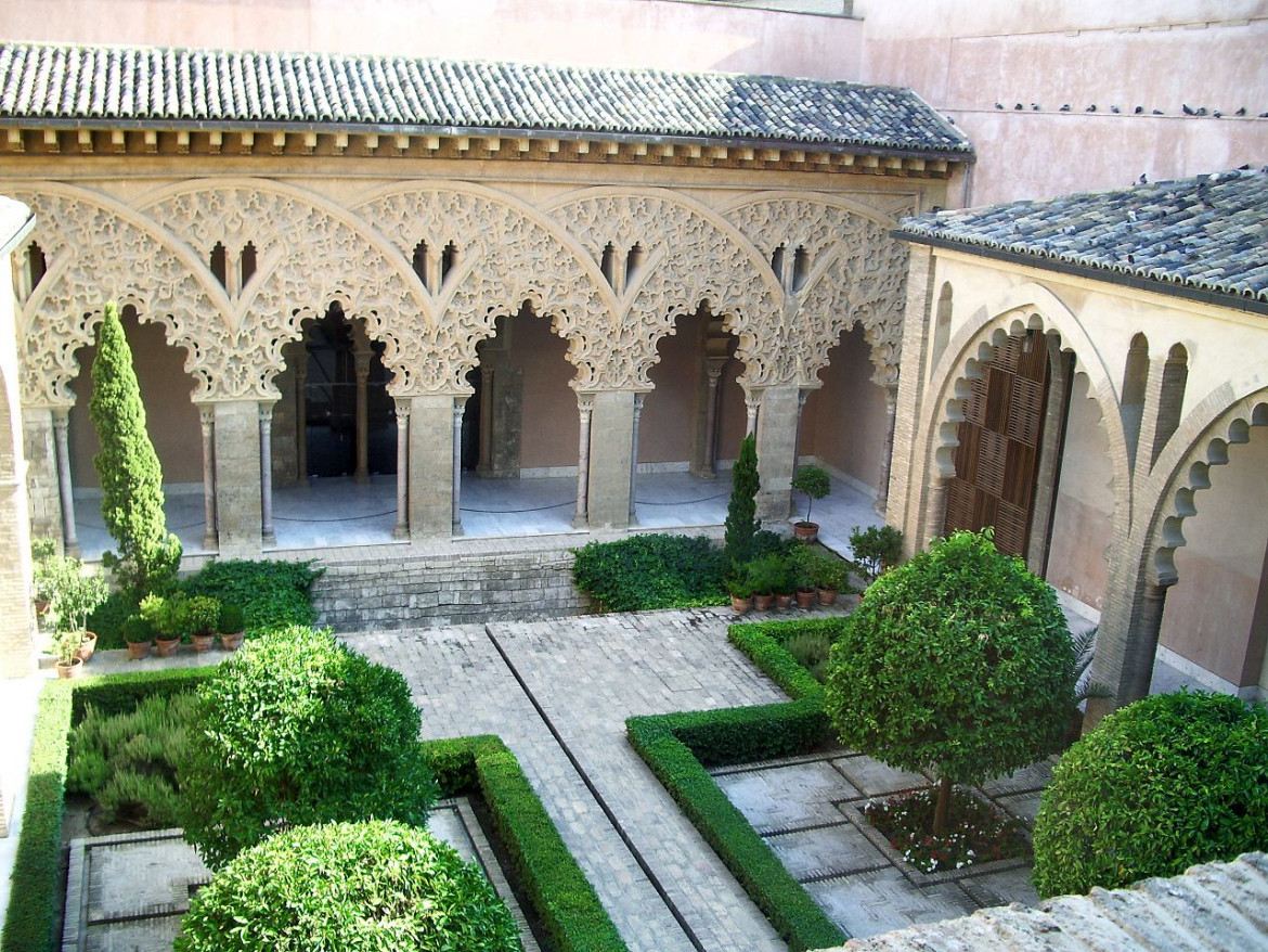 Patio de la Aljafería de Zaragoza