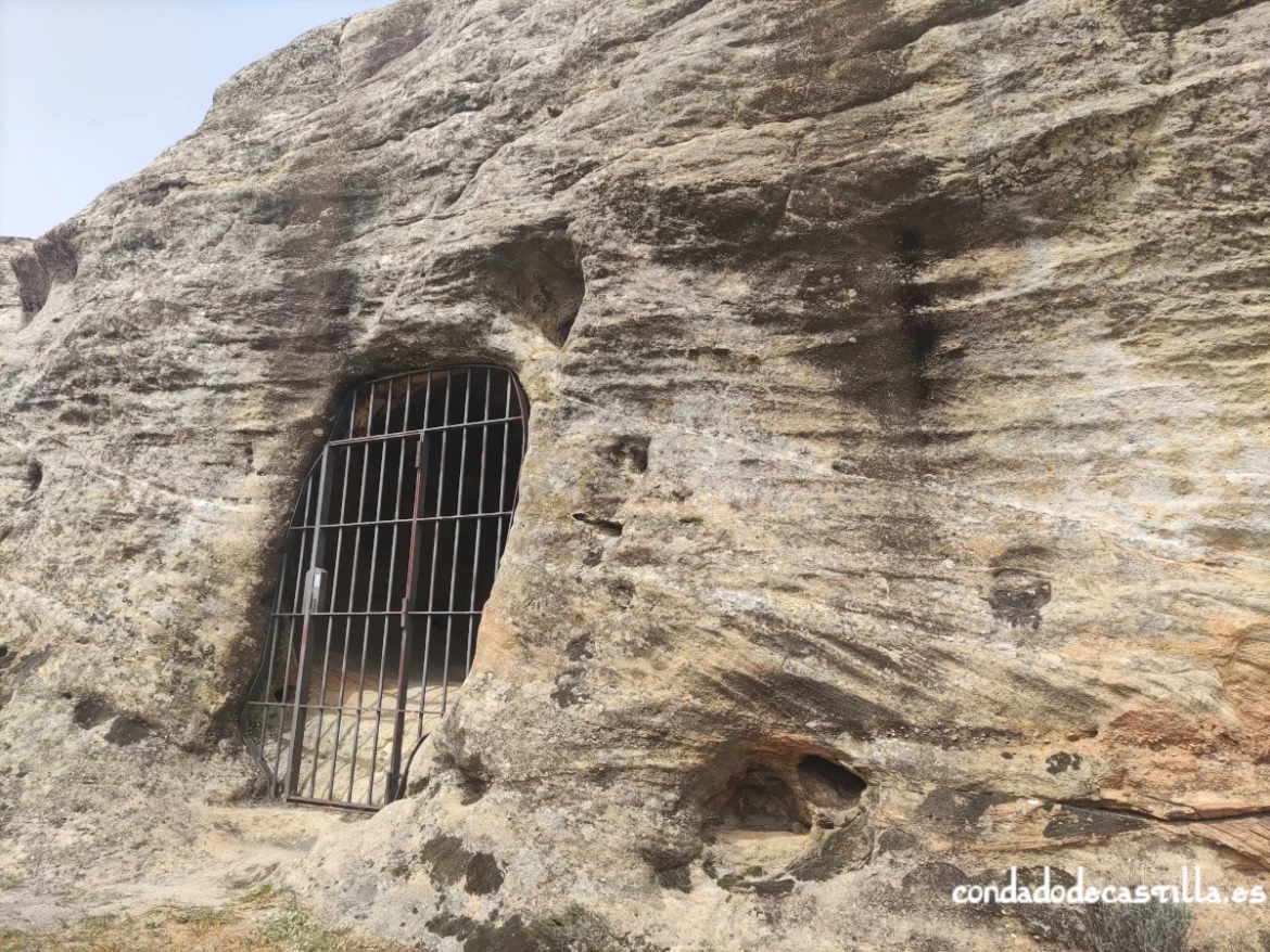 Acceso a la ermita rupestre de Villacibio