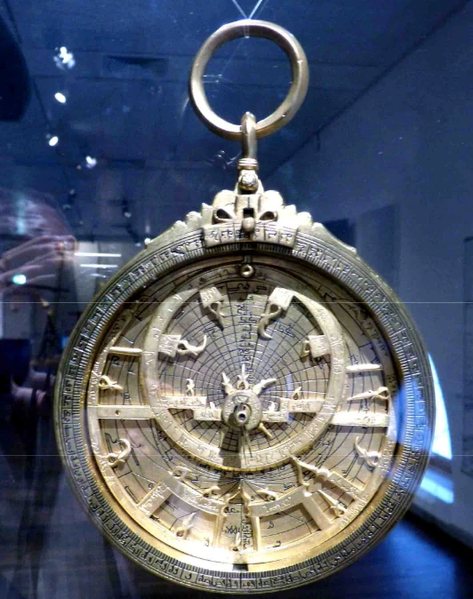 Astrolabio de Ibrahim ibn Said al-Sahli (Valencia, 1086) conservado en el Museo de la Orangerie Kassel