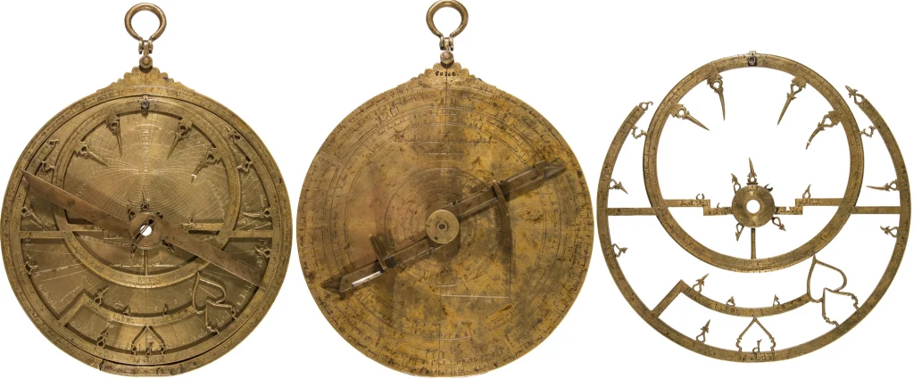 Astrolabio de Ibrāhīm b. Saʿīd al-Sahlī conservado en el Museo Arqueológico Nacional. Frente, dorso y araña.