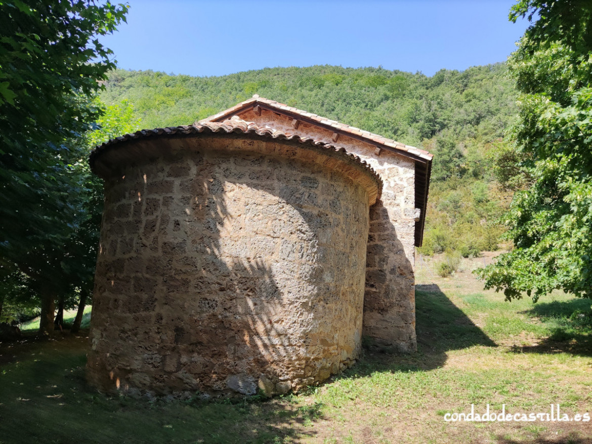 Ábside de la ermita de San pedro de Torrecilla en Cameros