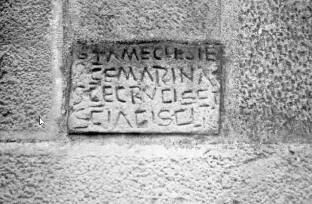 Inscripción en la fachada principal de la ermita de San Roque de Elorrio