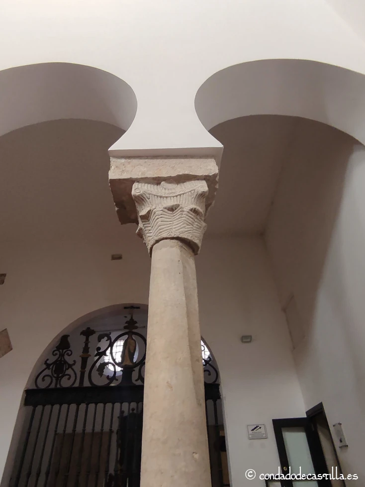 Detalle de capitel del interior de la iglesia de El Salvador (Toledo)