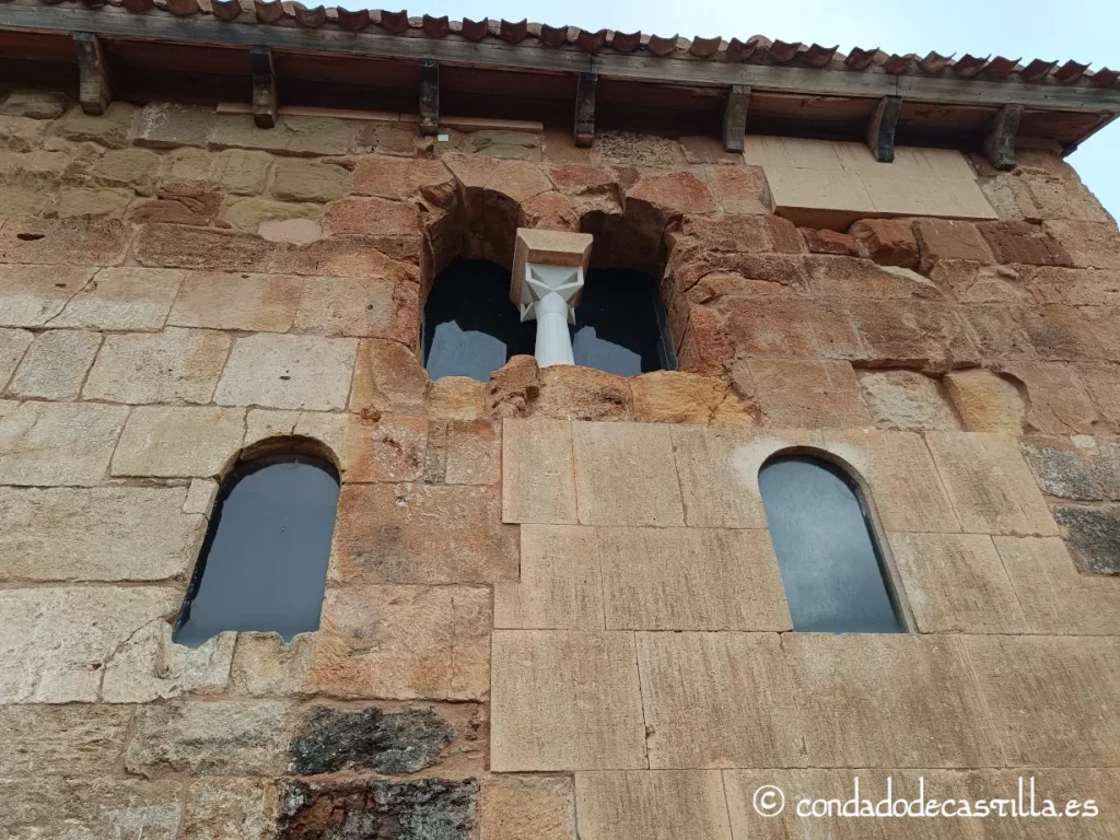 Ventanas fachada meridional de San Vicente del valle
