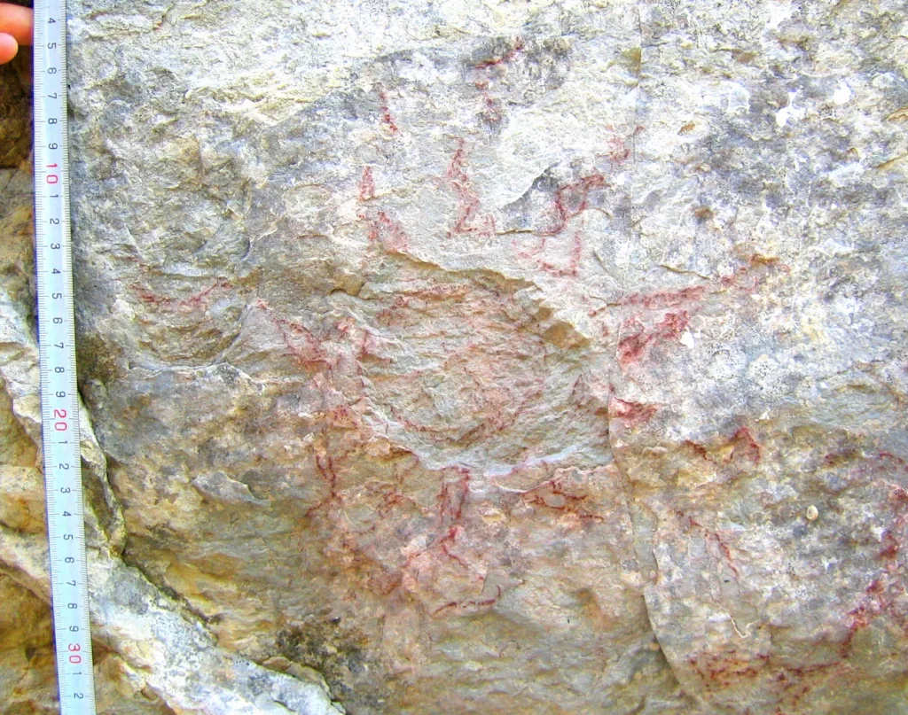 Pintura neolítica de SOL en Portillo Lerón- Parque Natural de Valderejo