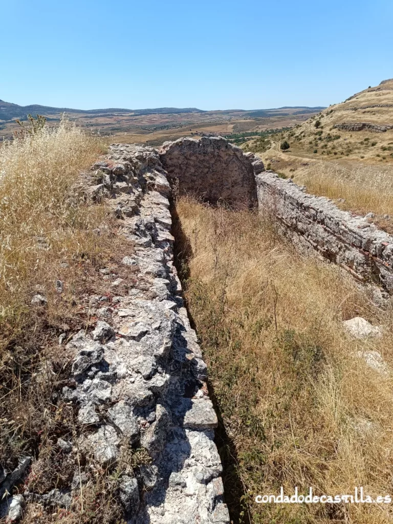 Restos de aljibe. Castillo de Lara