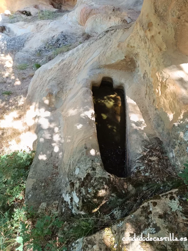 Covacha de las Monjas, Moncalvillo de la Sierra, necrópolis